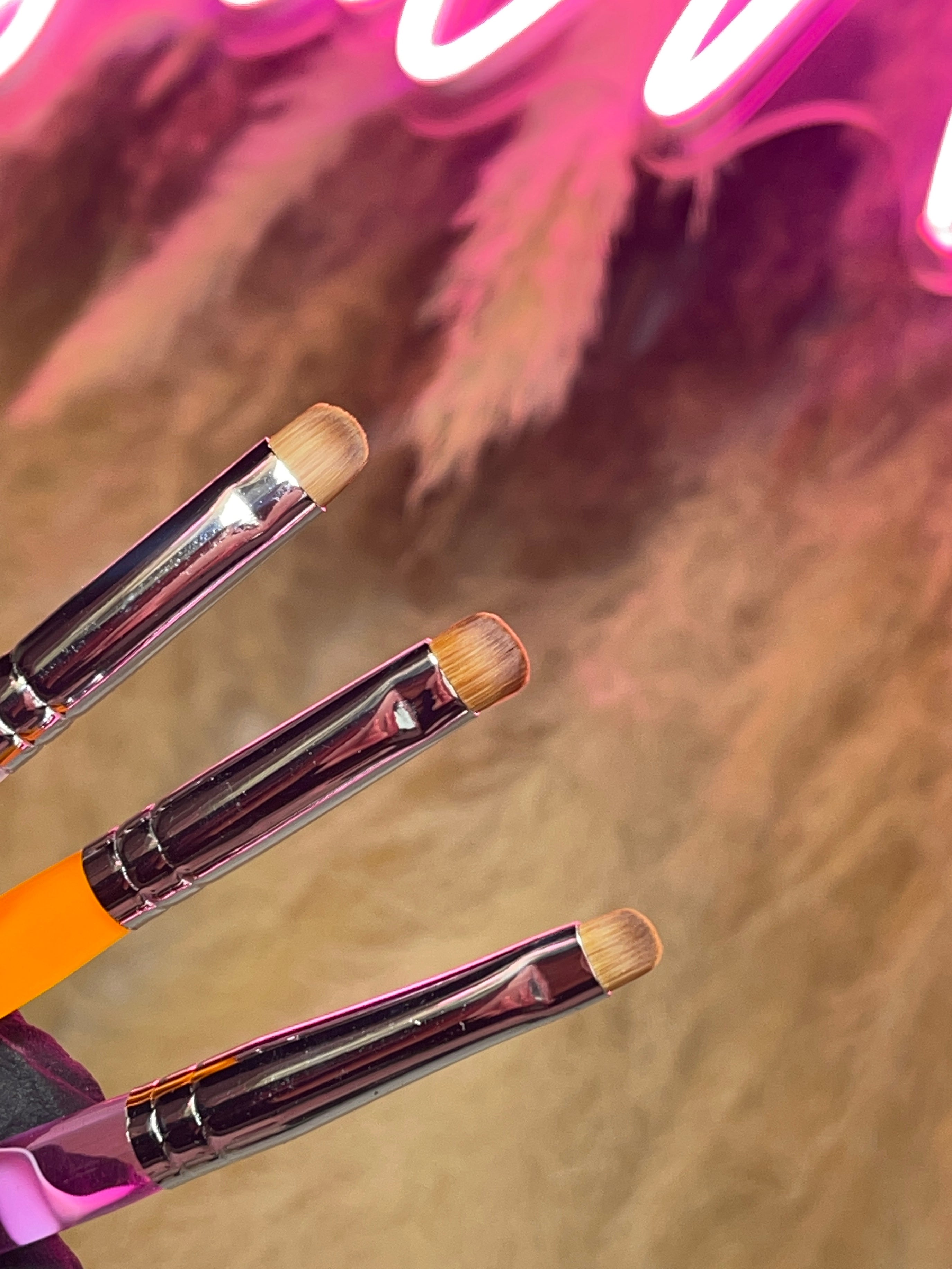 Flat curve clean up brushes