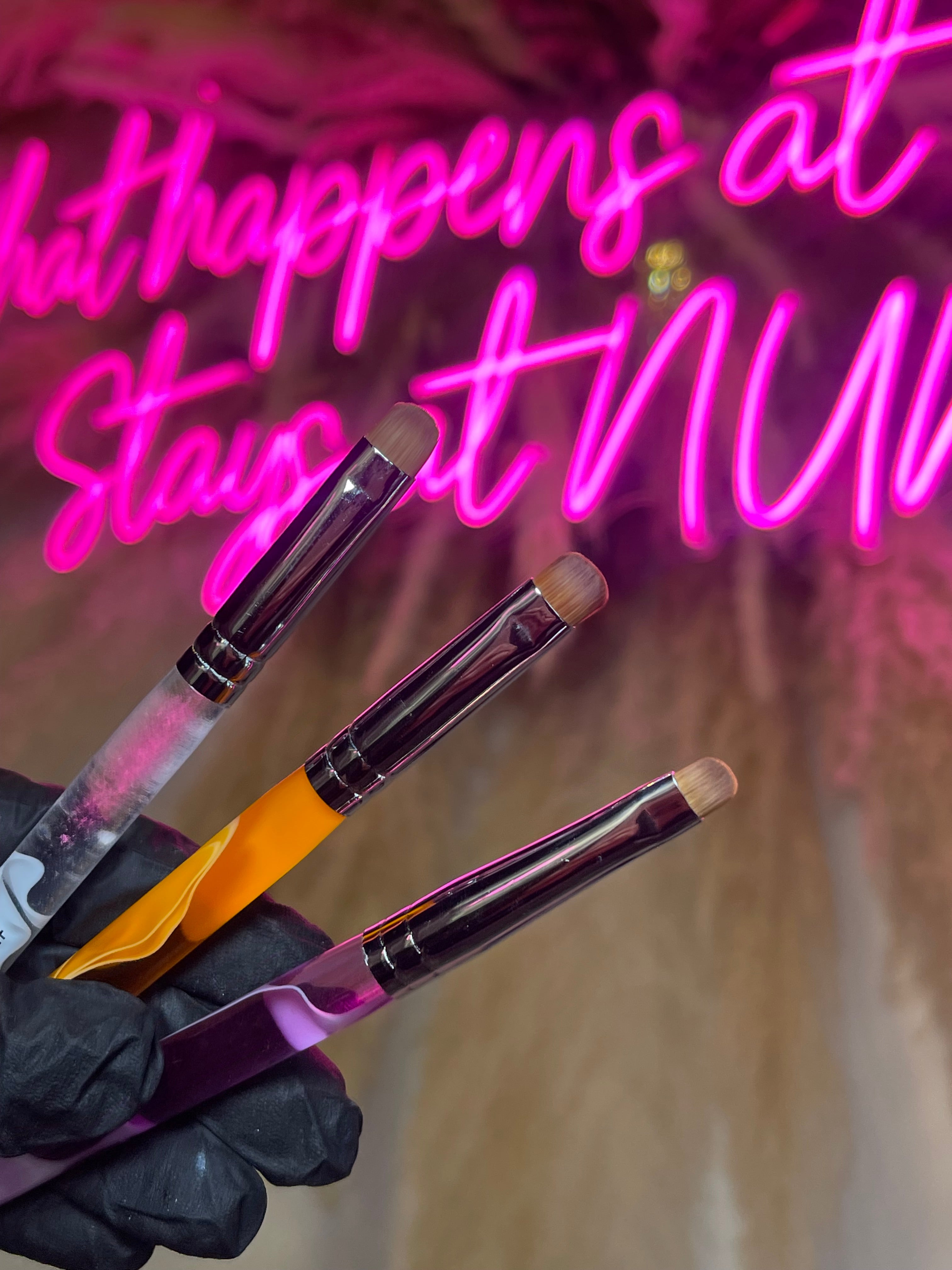 Flat curve clean up brushes