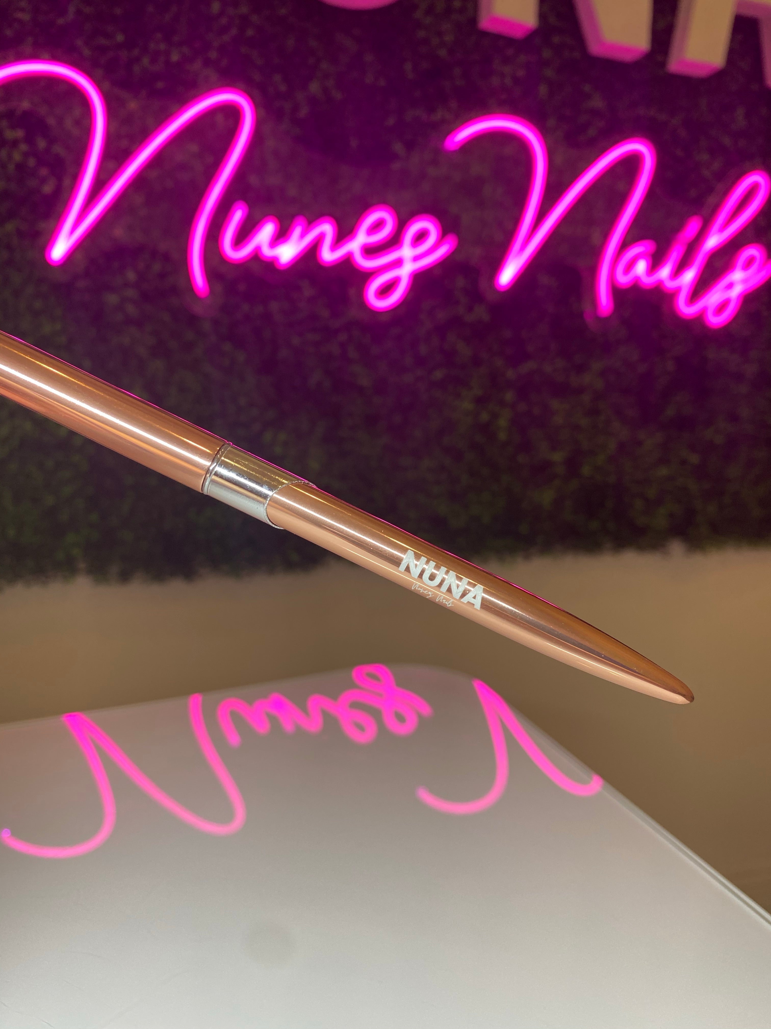 NUNA #14 Acrylic Brush